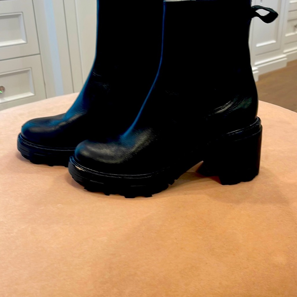 Amazing he lug sole on our Shiloh gives the traditional chelsea boot